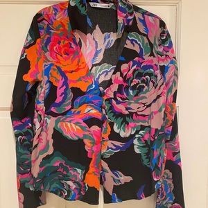 Zara flowing but fitted blouse -bell sleeve -great colors